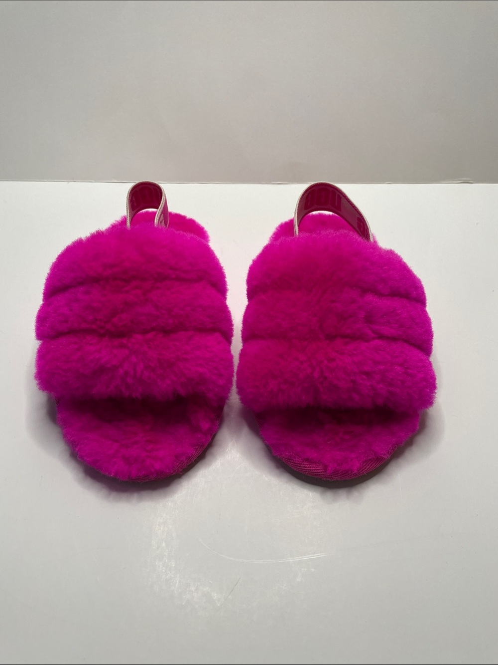NWOT UGG. Kids Plush Fuzzy Slide Slippers - Pink. Size 9 - Picture 2 of 4